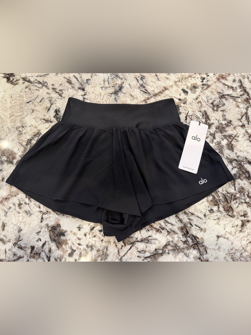NWT Alo Victory Running Shorts